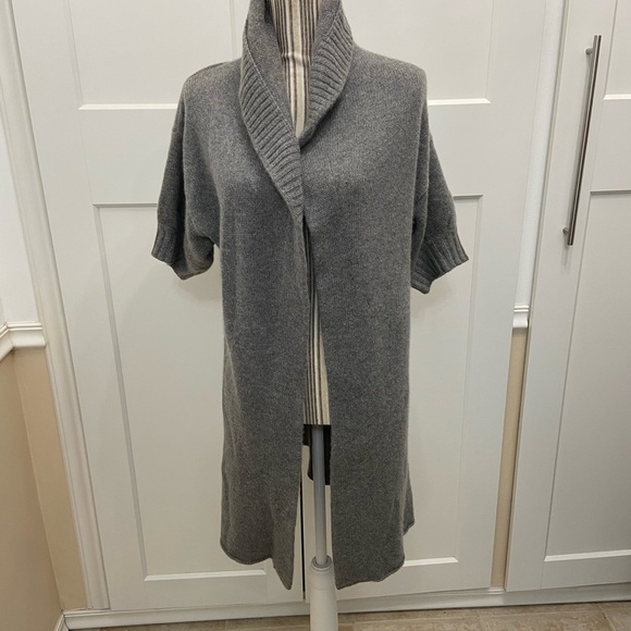 Lord & Taylor 100% Cashmere Gray Long Sweater. - Picture 7 of 7